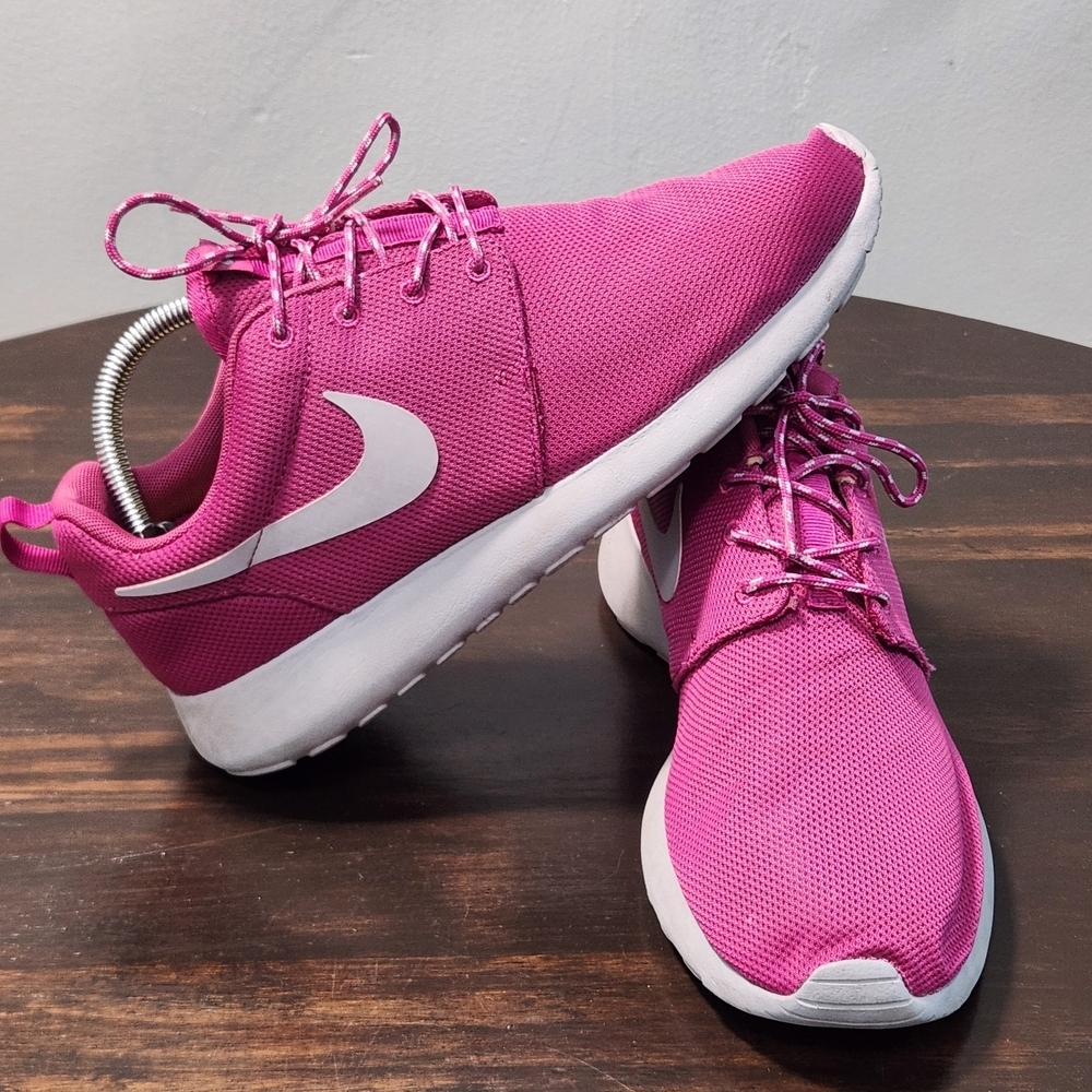 Nike Roshe One 511882-601 Women’s 9 Pink Gray Mesh Sneakers